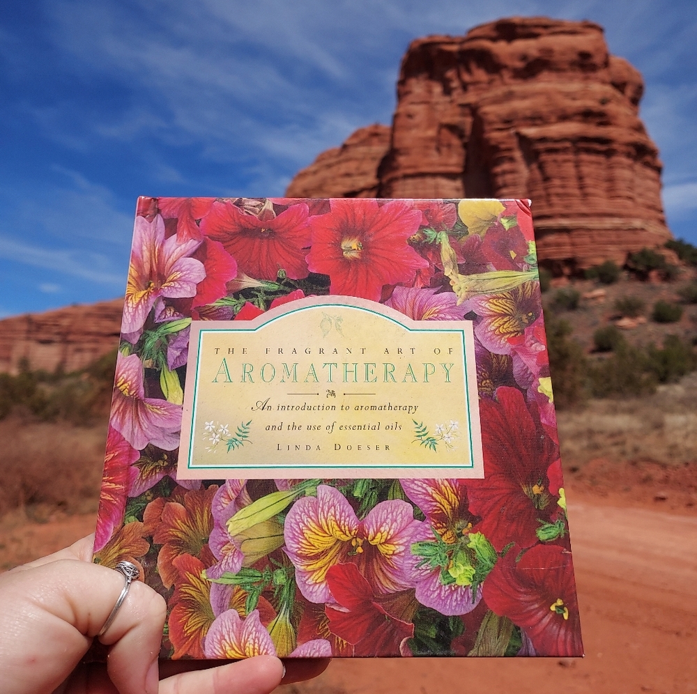 Adorable vintage aromatherapy book💗